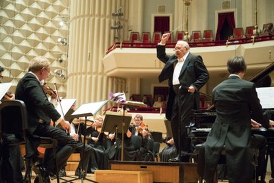 Thbilisi kontserdiks jõudis maestro Järvile järele ka mööda maailma ekslema läinud kohver, mis sisaldas tähtsaimat – dirigendikeppi.