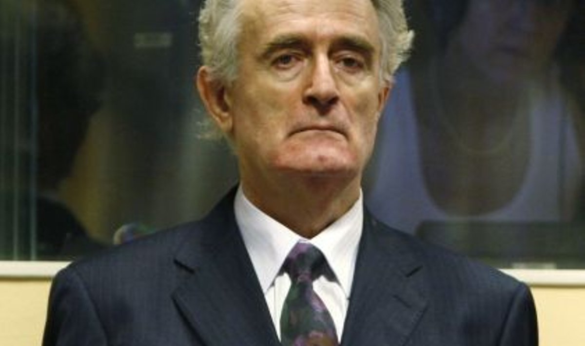 Radovan Karadži&#263; Haagi tribunali ees