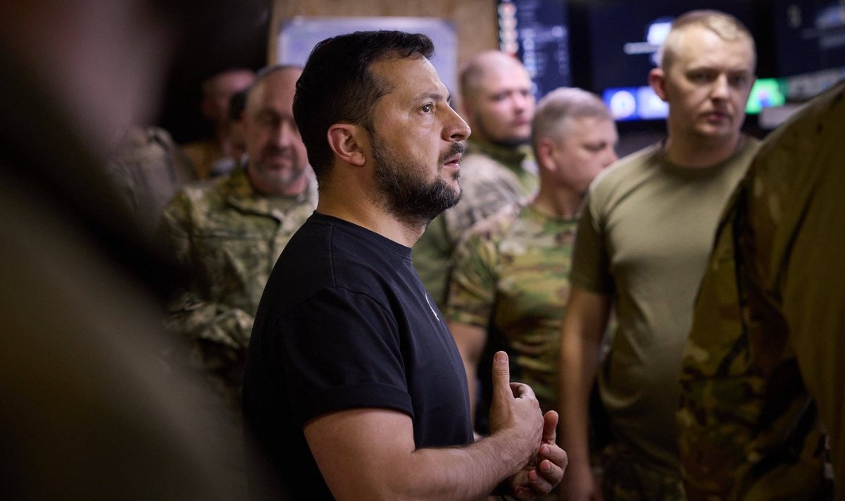 Владимир Зеленский встречается с военными