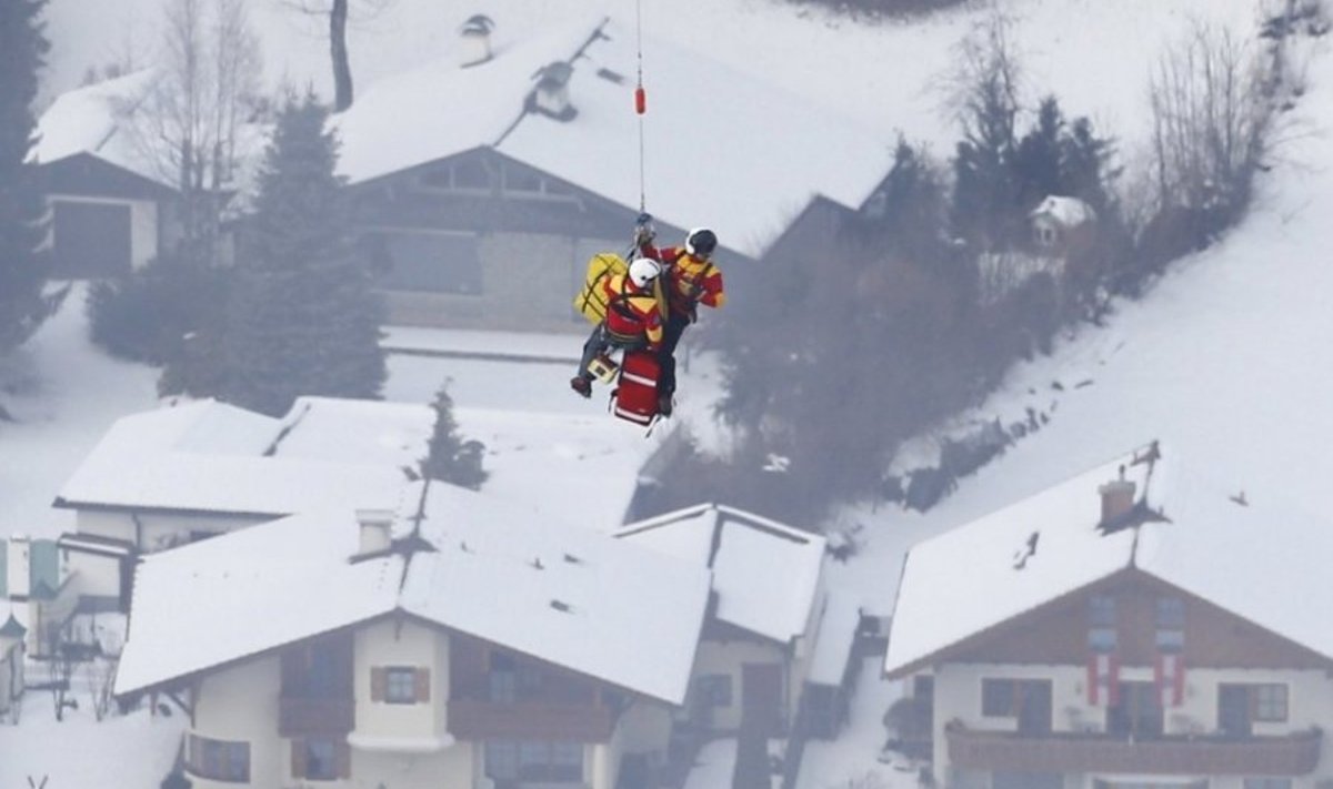 Lindsey Vonn tõstetakse helikopterile