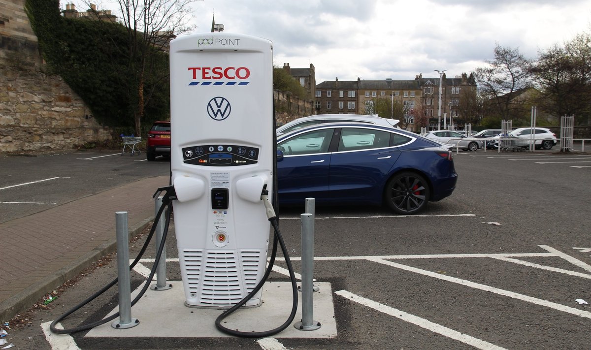 Elektriautode laadimispunkt Šotimaal Edinburghis