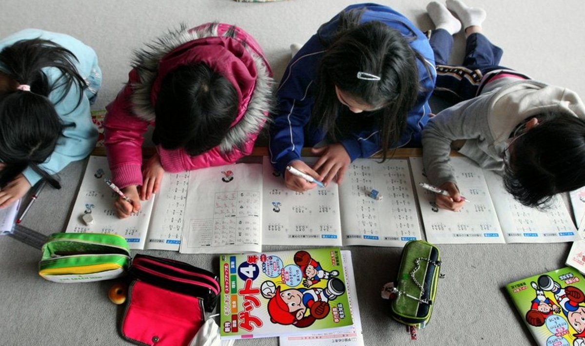 Jaapani lapsed koolis