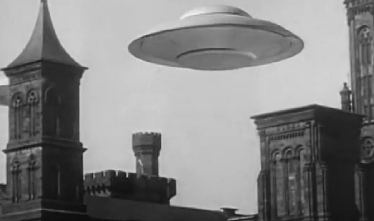 Kaader filmist "Maa lendavate taldrikute vastu" (1956)