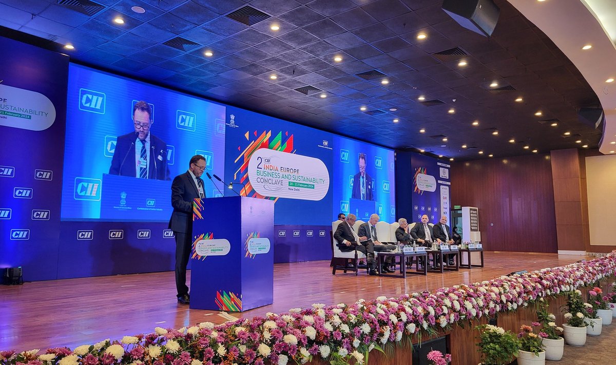 Tsahkna rääkis äsja Eestis juhtunust Delhis toimuva konverentsi vestlusringis, kus osalesid teiste seas India, Kreeka ja Läti välisminister.