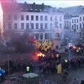 VIDEOD | Brüssel põleb! Talunikud protestivad europarlamendi ees, levib suitsu ja lendavad munad
