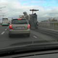 LUGEJA KÜSIB, LINN SELGITAB: Miks parandatakse Pärnu maantee viaduktil asfalti, kui Tallinnas on palju kehvemas olukorras teid?