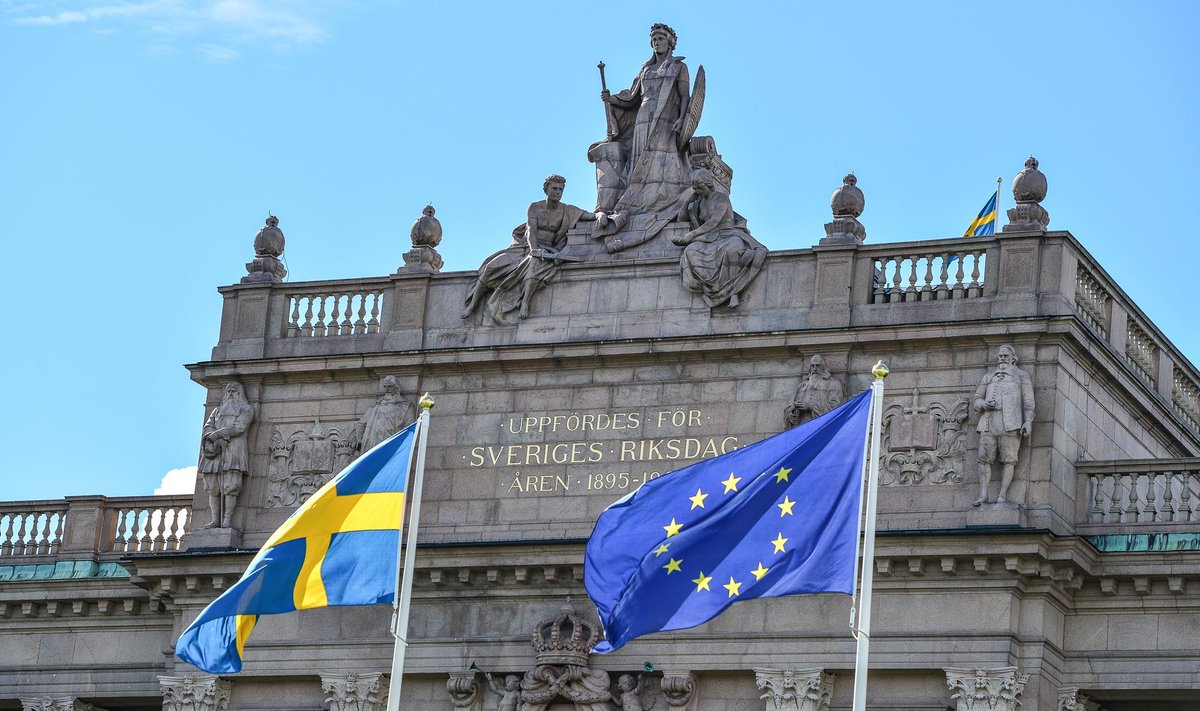 Rootsi ja ELi lipp riigi parlamendi ees.