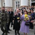 ГАЛЕРЕИ | Шведская королевская чета посетила сегодня Тарту. Они приехали туда на общественном транспорте