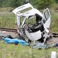 Poolas hukkus rongi ette sõitnud väikebussis üheksa inimest