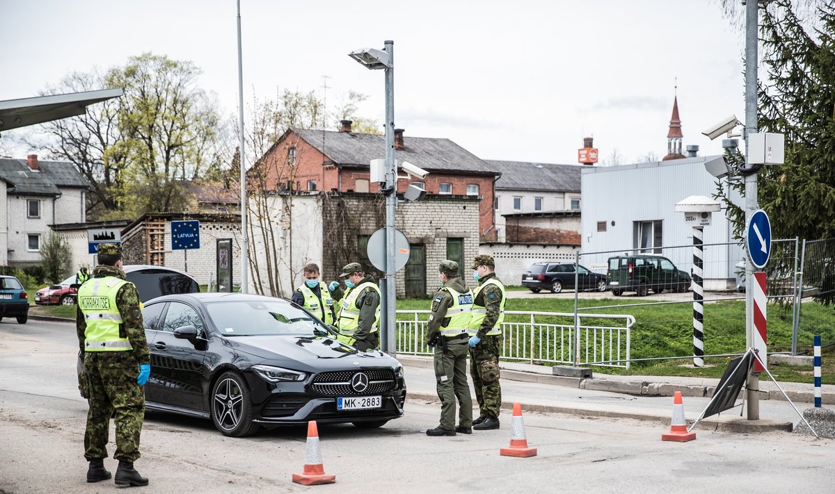 Valga piiripunktis saatis politsei täna tagasi ühe Läti auto, mis proovis Eestisse sõita