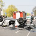ФОТО и ВИДЕО: В Вильнюсе BMW выпал из многоэтажной стоянки