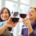 Alkoholisurm niidab aina enam Eesti naisi –  regulaarne alkoholitarvitamine on suurem kõrgharidusega naiste hulgas