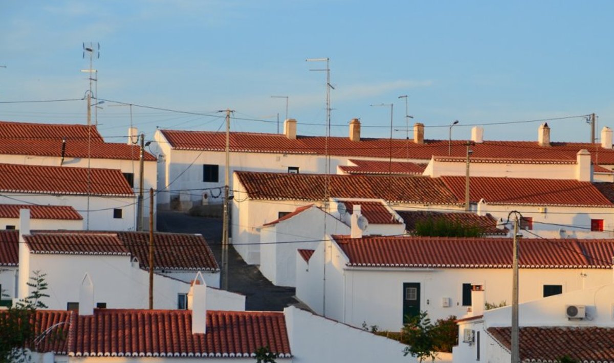 Punased katused ja valged seinad on vaatepilt, mida kohtab tihti Alentejo külades ja väikelinnades.