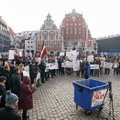 FOTOD | Riias nõudis korruptsiooni tõttu linnavolikogu laialisaatmist üle saja inimese