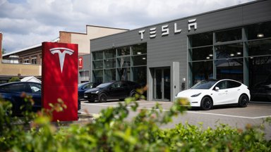 Tesla lubab peagi välja tulla odavama autoga. Aktsia hakkas taas tõusma