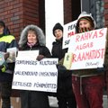 VÄRSKED FOTOD | Rõuge rahvas piketeeris raamatukogude sulgemise vastu