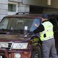 DELFI FOTOD | Ühisteenused ei halasta: Savisaar sai haigla ees valesti parkimise eest trahvi