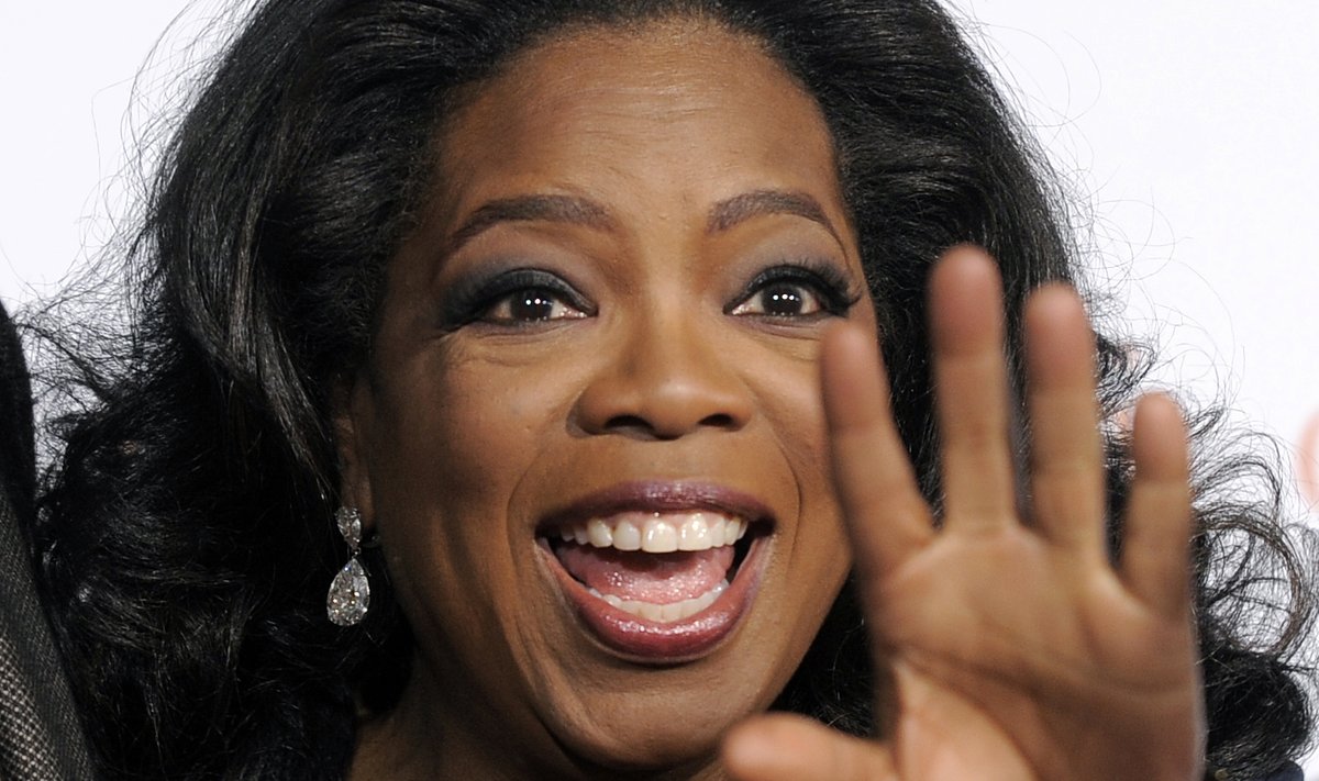Oprah Winfrey, executive producer of "Precious: Based on the Novel 'Push' by Sapphire," waves to photographers at the premiere of the film at AFI Fest 2009 in Los Angeles, Sunday, Nov. 1, 2009. (AP Photo/Chris Pizzello) / SCANPIX Code: 436
