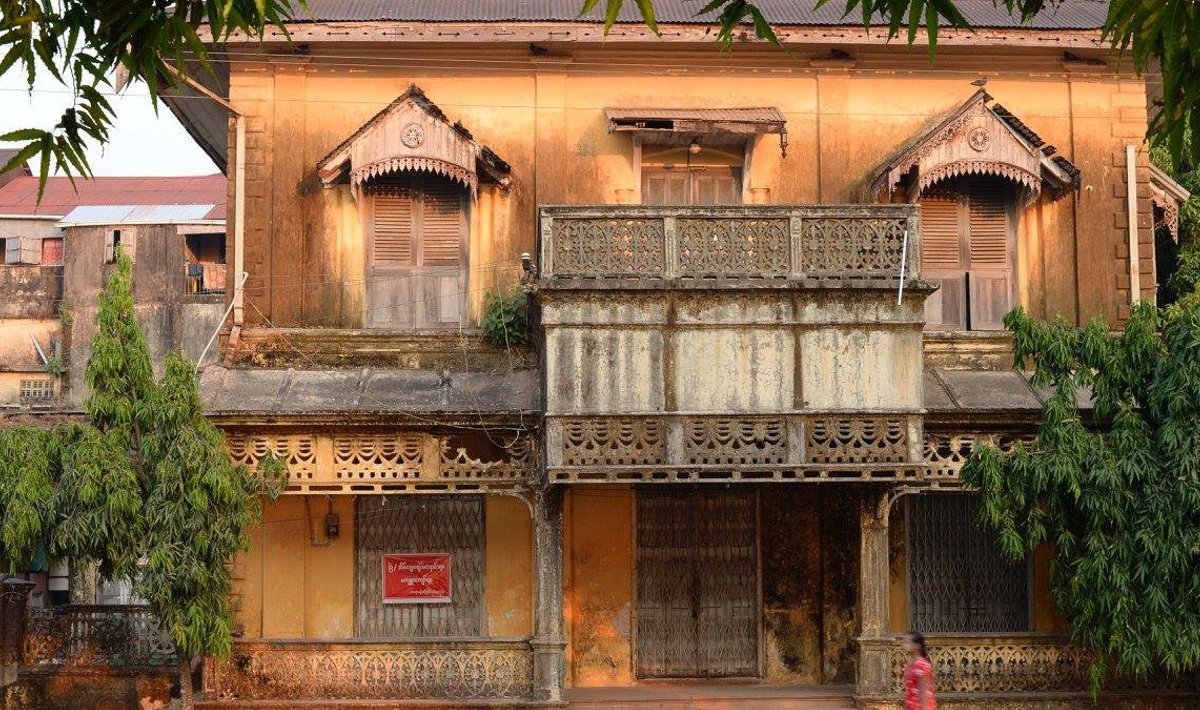 Mawlamyine tänavaid ääristavad kaunid lagunevad villad, mälestus rikkamatest aegadest ning Briti koloniaalvõimust