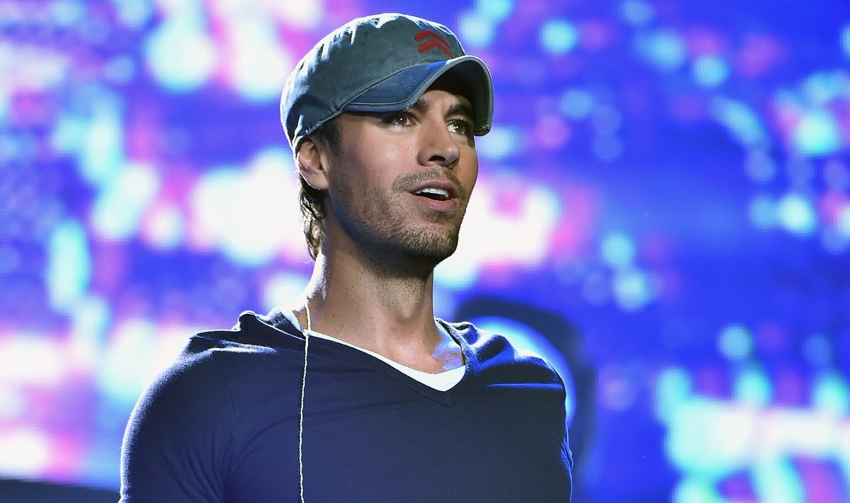 Enrique Iglesias and Pitbull Perform at Opening Night of U.S. Tour