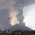 Около 60 000 туристов заблокировано в аэропорту Бали из-за извержения вулкана