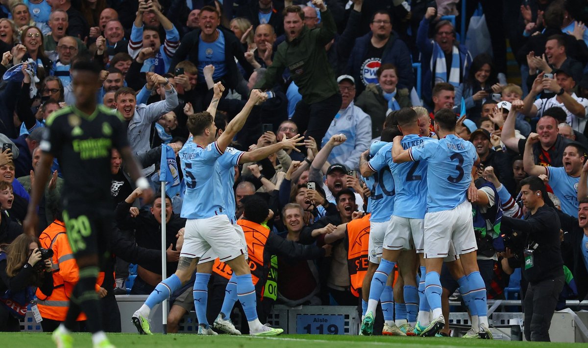 Manchester City  tähistab väravat