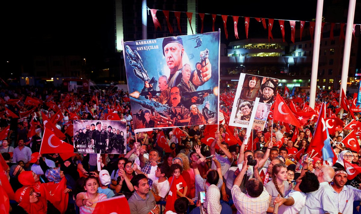 Kolmapäeval toimus Istanbulis tuhandete osalejatega valitsusmeelne meeleavaldus.