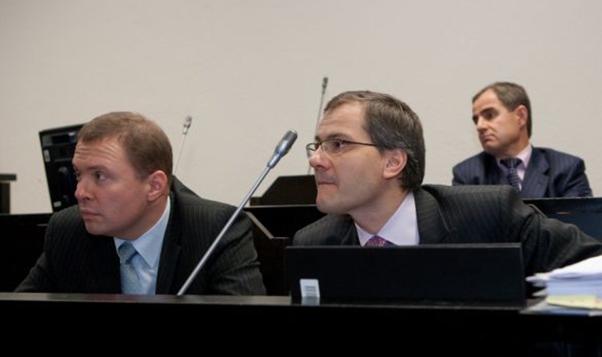 "Maadevahetuse" kohtuasi. Esiplaanil Kalev Kangur ja tema kaitsja Margus Mugu (12.november 2009)