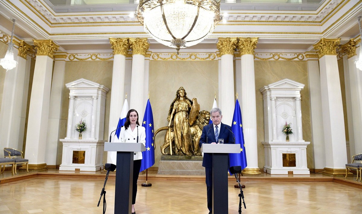 Soome peaminister Sanna Marin ja president Sauli Niinistö vastamas täna ajakirjanike küsimusteleNATOga liitumisest.