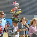 PUBLIK LONDONIS: Mida kõike ei leia korraliku spordifänni mütsilt...