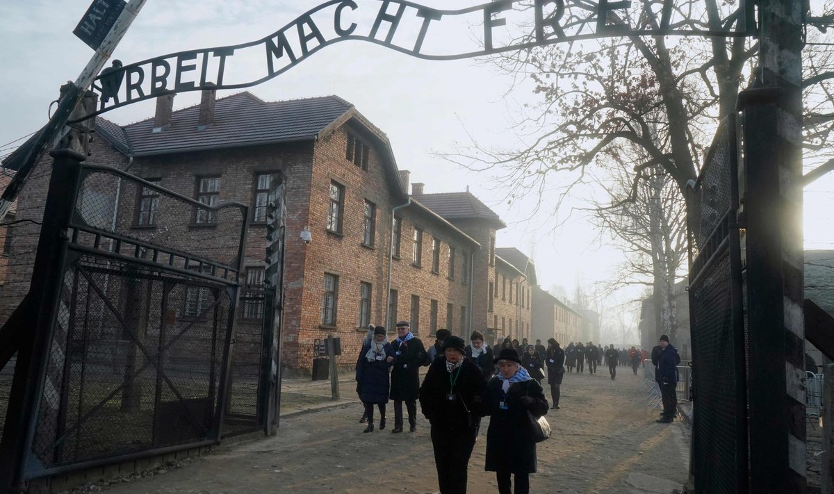 Auschwitzi õudused üle elanud inimesed ja eri riikide esindajad tähistasid eile Poolas laagri vabastamise aastapäeva.