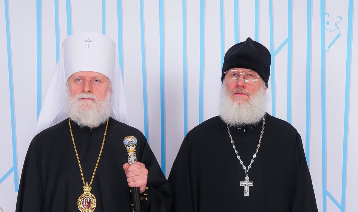 Moskva patriarhaadi Eesti õigeusu kiriku pea metropoliit Eugeni (vasakul) ja saatja ülempreester Juvenalius (paremal)