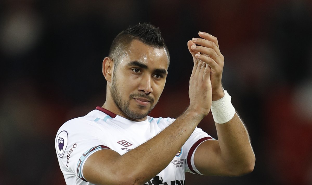 West Ham United's Dimitri Payet applauds the fans at the end of the match
