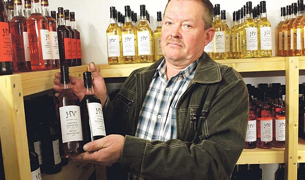 Henri Kodusaare keldris on suur kogu ta enda valmistatud veine.