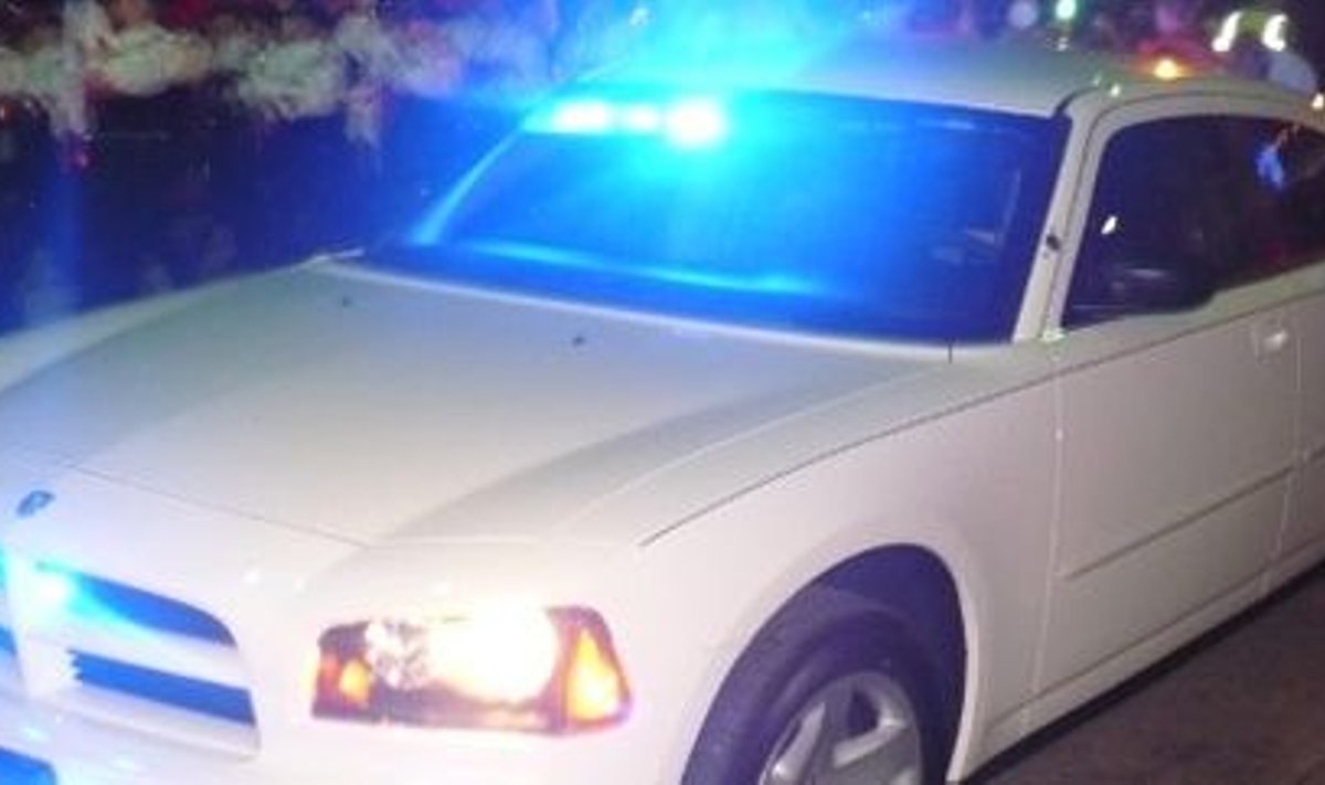 USA politsei eravärvides Dodge Charger