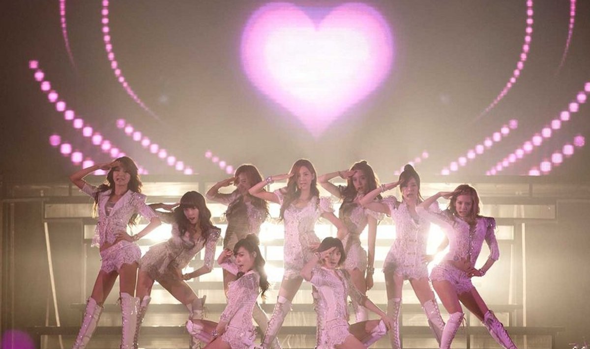 Üheksaliikmeline Girls’ Generation: Taeyeon, Jessica, Sunny, Tiffany, Hyoyeon, Yuri, Sooyoung, Yoona ja Seohyn.  Trupi enda nimeline jaapanikeelne album on hetkel müüduim Korea artisti heliplaat Jaapani turul.