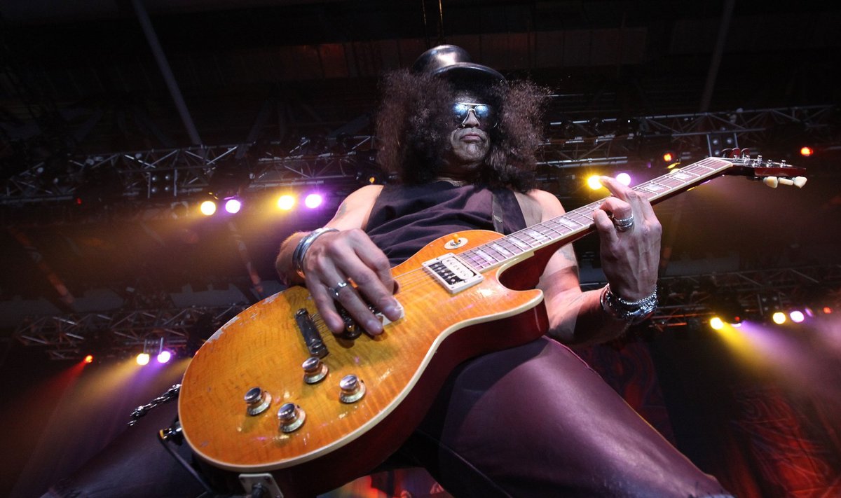 GIBSONI MEES: Slash ja tema kitarr on suvel Guns N' Rosesi koosseisus ka Eestit külastamas.