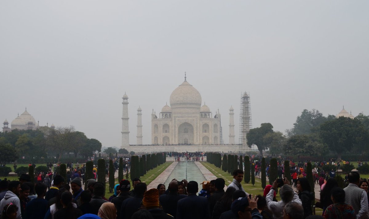  Taj Mahal, elevandiluukarva valgest marmorist mausoleum, mis kuulub seitsme maailmaime hulka ja on India kõige tuntum vaatamisväärsus. 