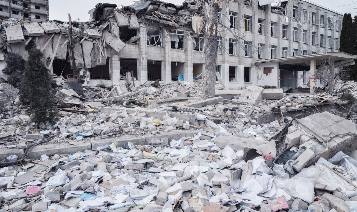 Vene raketirünnakus hävinenud kool Žõtomõri linnas.