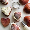 РЕЦЕПТ | День влюбленных и Масленица — два в одном! Удивите близких розовыми масленичными булочками в форме сердца