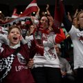 ФОТО и ВИДЕО | Латвия гуляет: фантастическая атмосфера, буря эмоций и возложение цветов к посольству Швеции