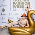 ФОТО | Стильно расположились у бассейна! Смотрите, как оделись гости Таллиннской недели моды