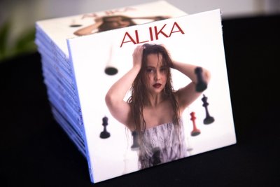Alika esitles debüütalbumit „ALIKA“.
