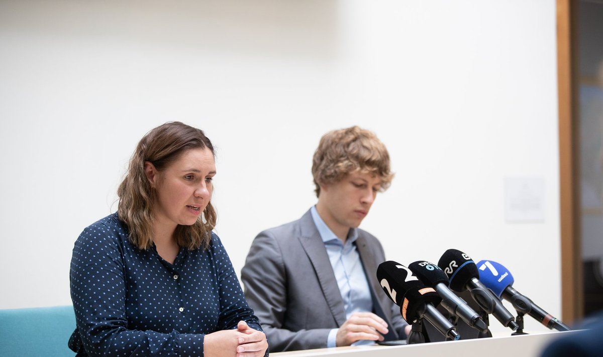 Mari-Anne Härma ja Tanel Kiik Terviseameti pressikonverentsil