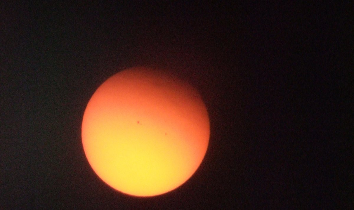 Päike läbi teleskoobi vaadatuna