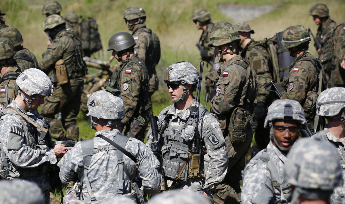 Paratroopers from the U.S. Army's 173rd Infantry Brigade Combat Team participate in training exercises with the Polish 6 Airborne Brigade soldiers in Oleszn