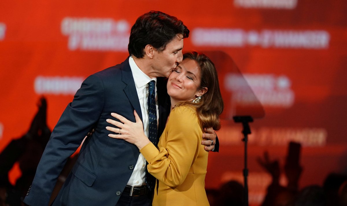 Justin Trudeau abikaasa Sophie Gregoirega pärast valimisvõitu