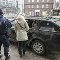 DELFI FOTOD ja VIDEO: Politsei korraldas Tallinnas punase tulega teed ületanud jalakäijatele reidi