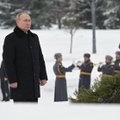 Снег дезинфицировали перед приездом Путина. Что рассказывает сотрудница Пискаревского кладбища