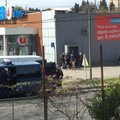 ФОТО и ВИДЕО: Сторонник ИГ захватил заложников в супермаркете во Франции, трое погибли
